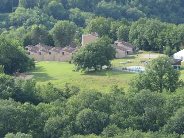 Vue d'ensemble du Village Bord de Ciel depuis point de vue de la ferme