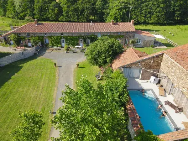 jolie propriété de 3 hectares avec 5 gîtes de Charme, et 3 hébergements insolites 