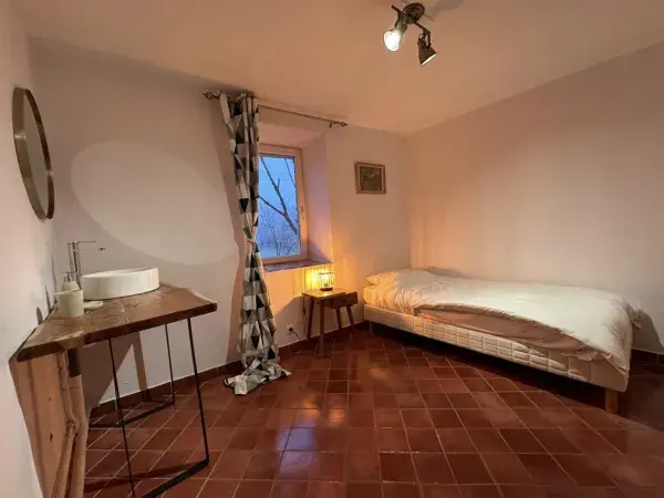 CHAMBRE 1 LIT SIMPLE