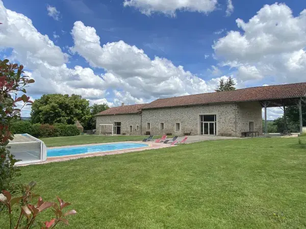 Ancienne grange limousine avec piscine 