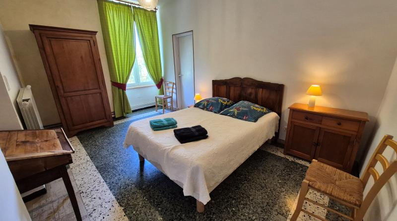 Chambre à l'étage avec salle d'eau privative