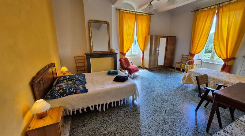 Chambre spacieuse à l'étage