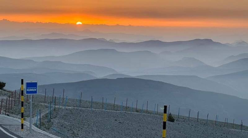 Coucher de soleil au sommet du Mont Ventoux