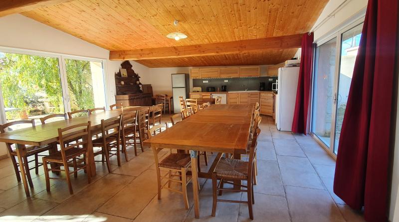 Séjour cuisine avec terrasse attenante et accès direrect au parking