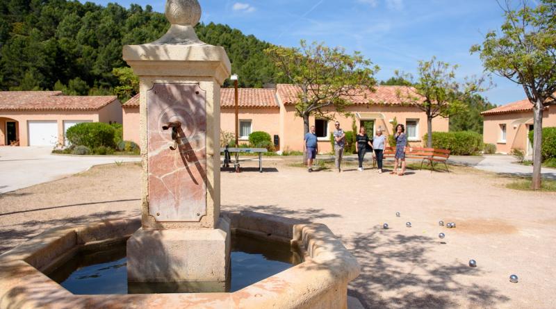 Place du village vacances Lou Bastidou