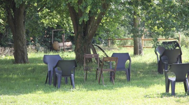 Repos sous les arbres
