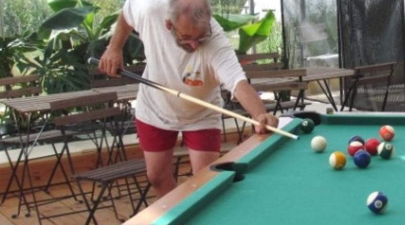 salle de jeu avec billard 