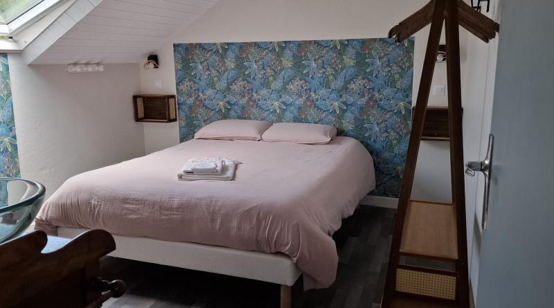 chambre avec lit 140