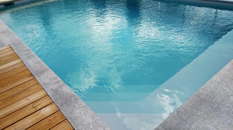 Piscine naturelle chauffée à 28° du 1er mai au 30 septembre