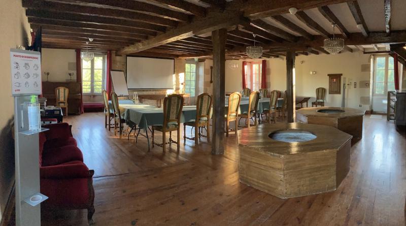 Séjour du 1er étage, aussi bien pour faire la fête que pour travailler.
