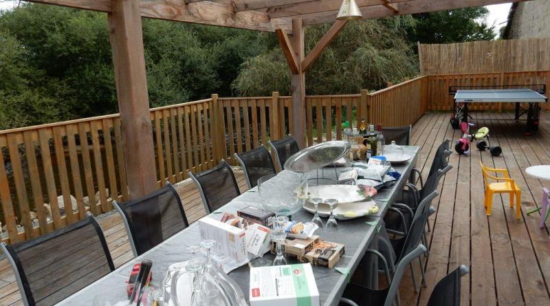 Terrasse et table de ping-pong