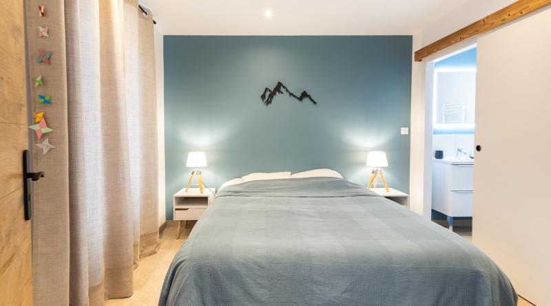 CHAMBRE DOUBLE  AVEC SALLE DE BAIN