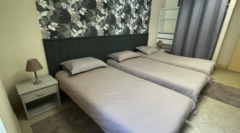 Chambre 3 lits de 80 cm 
