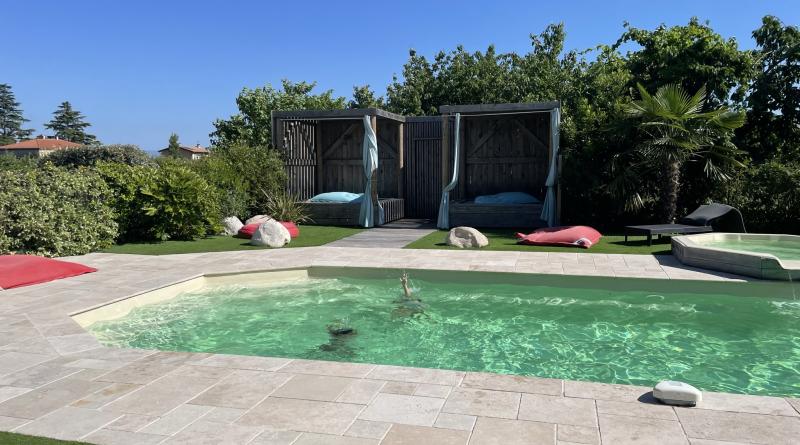 piscine et coin détente