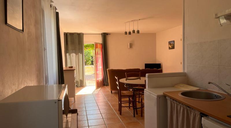 espace cuisine, gite Les Iris 2 personnes, Domaine de Bellevue Cottage en Périgord, Bergerac, Dordogne