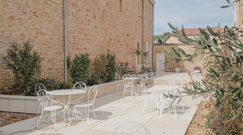TERRASSE CHATEAU DU BOST BEAUJOLAIS