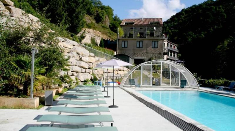 Vue de la piscine - ardèche