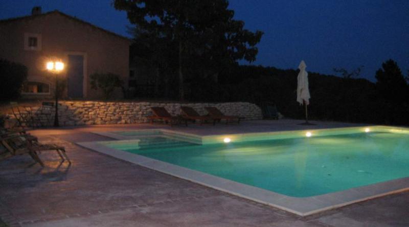 éclairage de la piscine