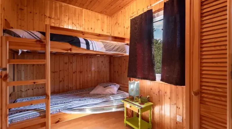 Chambre lit superposé chalet Afrique