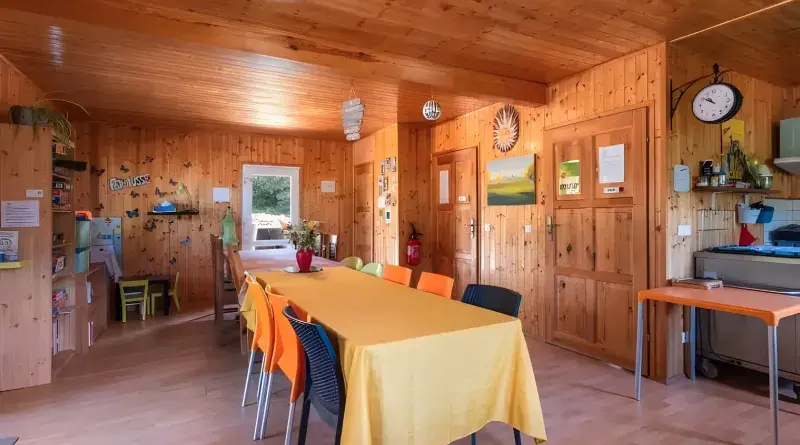 Espace repas salle commune