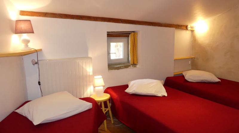 Une des chambres du rez de chaussée.