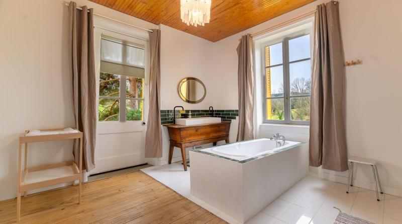 salle-de-bain-lumineuse-gite-beaujolais