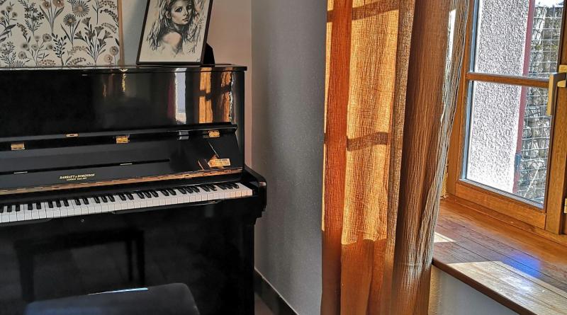 Piano dans le salon principal