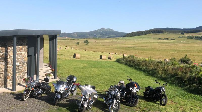 la mandra au pied du mont Mézenc