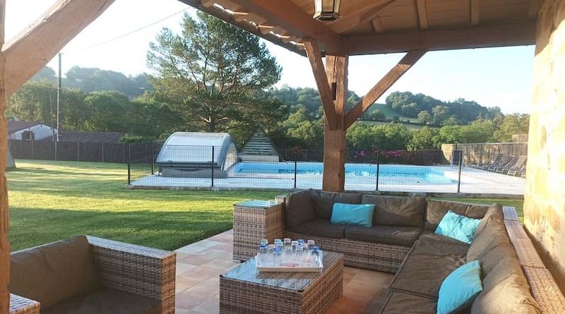 salon devant piscine 5x10