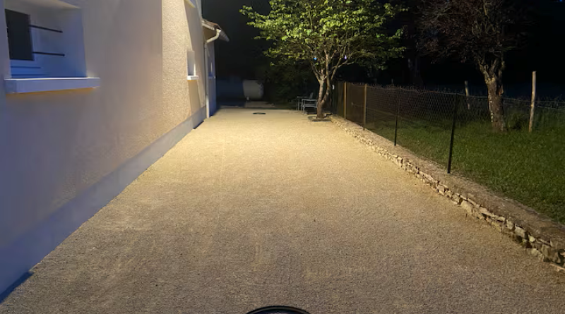Terrain pétanque éclairé en nocturne