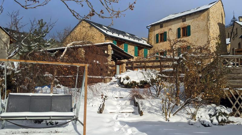 La Ferme des Astres vue depuis le jardin l'hiver