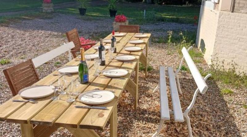 table exterieur - chateau de mons boubert